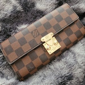 Louis Vuitton Monogram wallet *FIRM price*